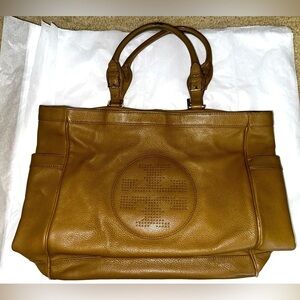 Tory Burch women’s tan leather Kipp logo tote bag
